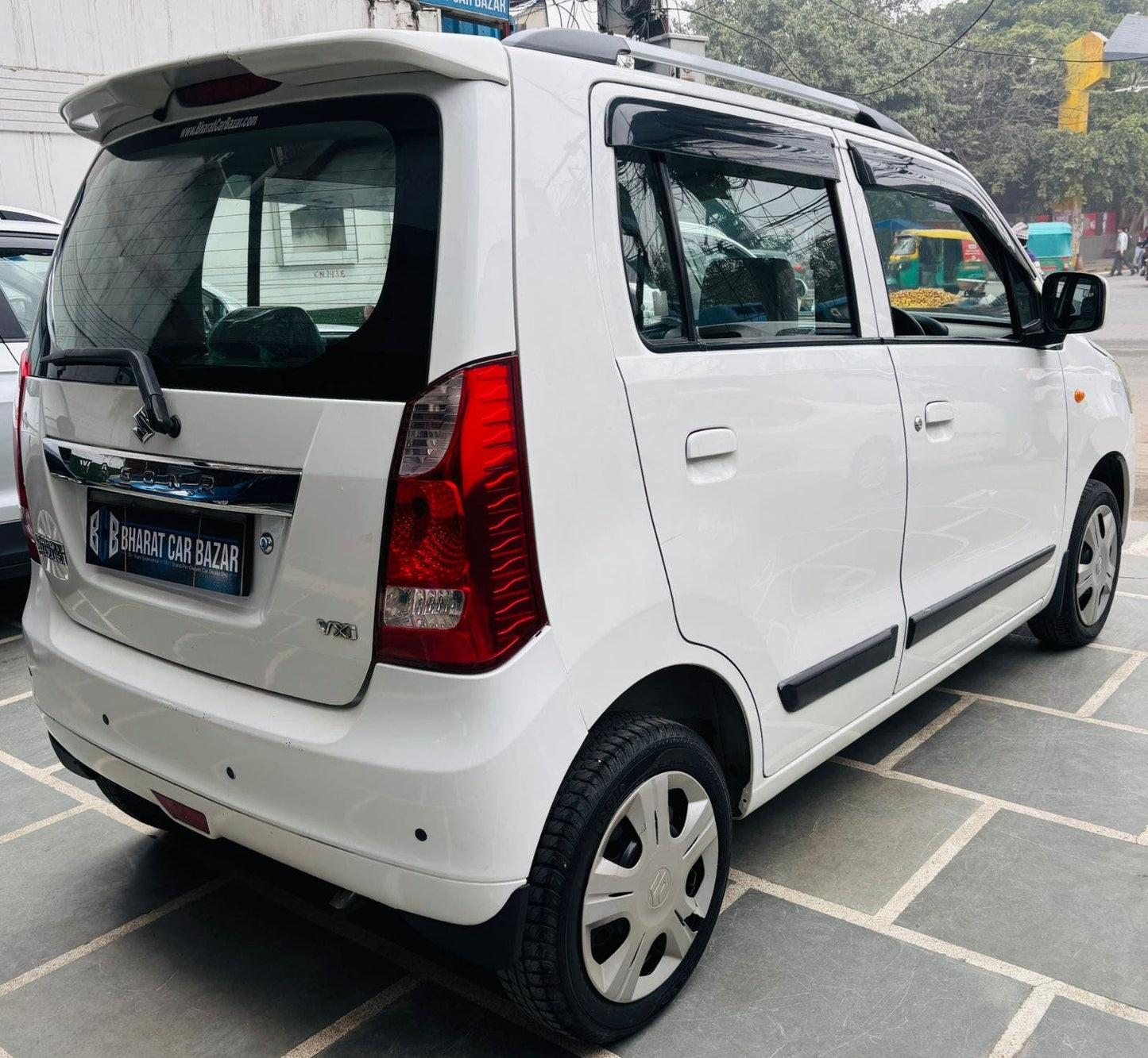 9,000 KMS MARUTI WAGONR VXI PETROL (2015)
