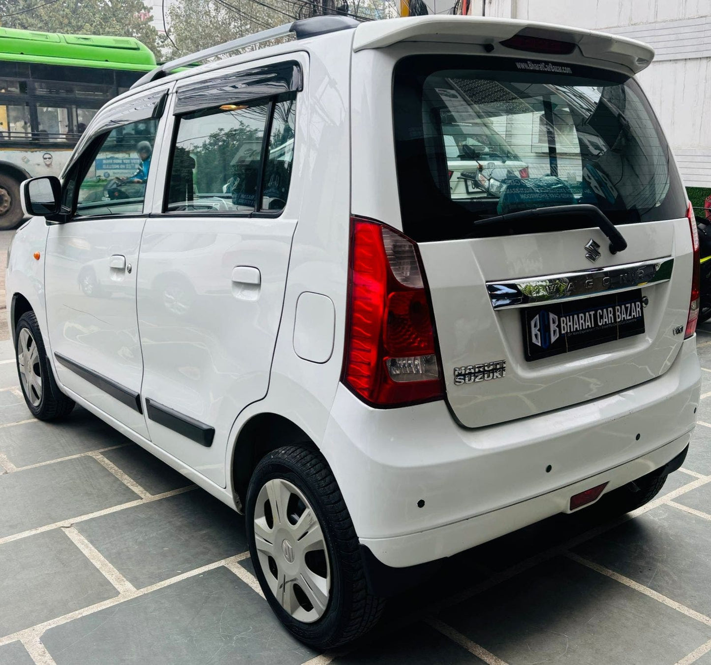 9,000 KMS MARUTI WAGONR VXI PETROL (2015)