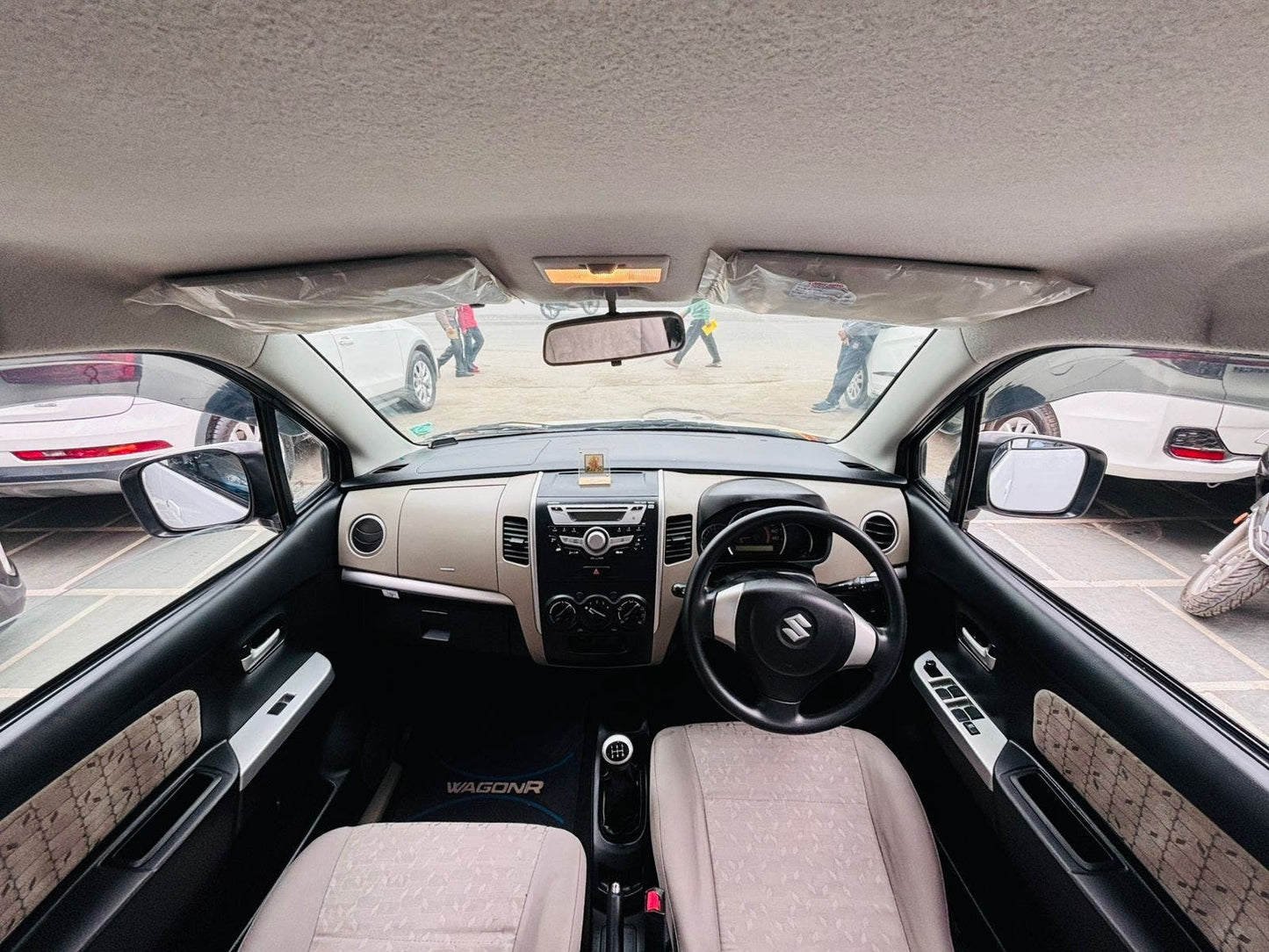 9,000 KMS MARUTI WAGONR VXI PETROL (2015)