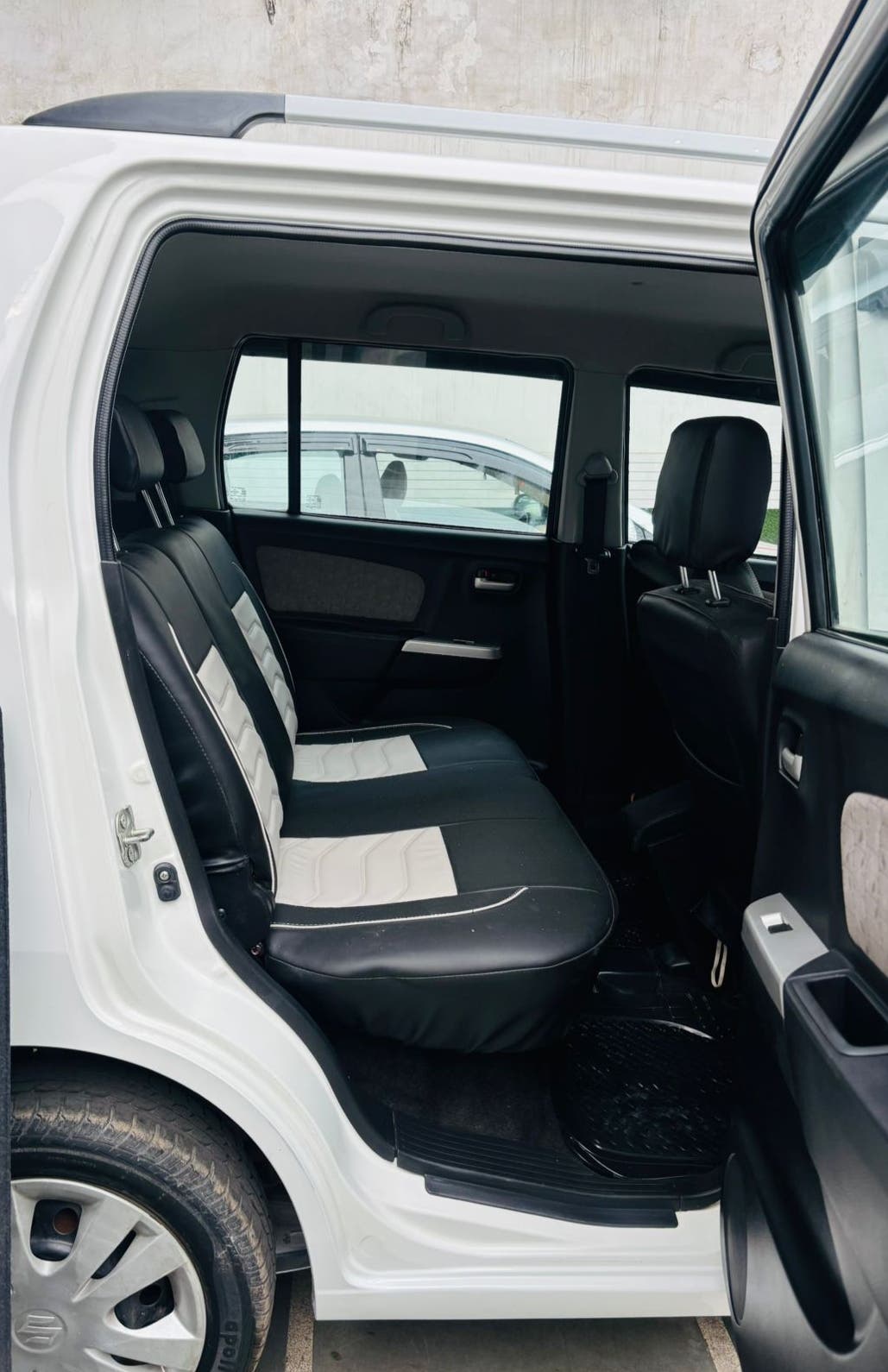 13,000 KMS MARUTI WAGONR VXI AUTOMATIC PETROL (2016)