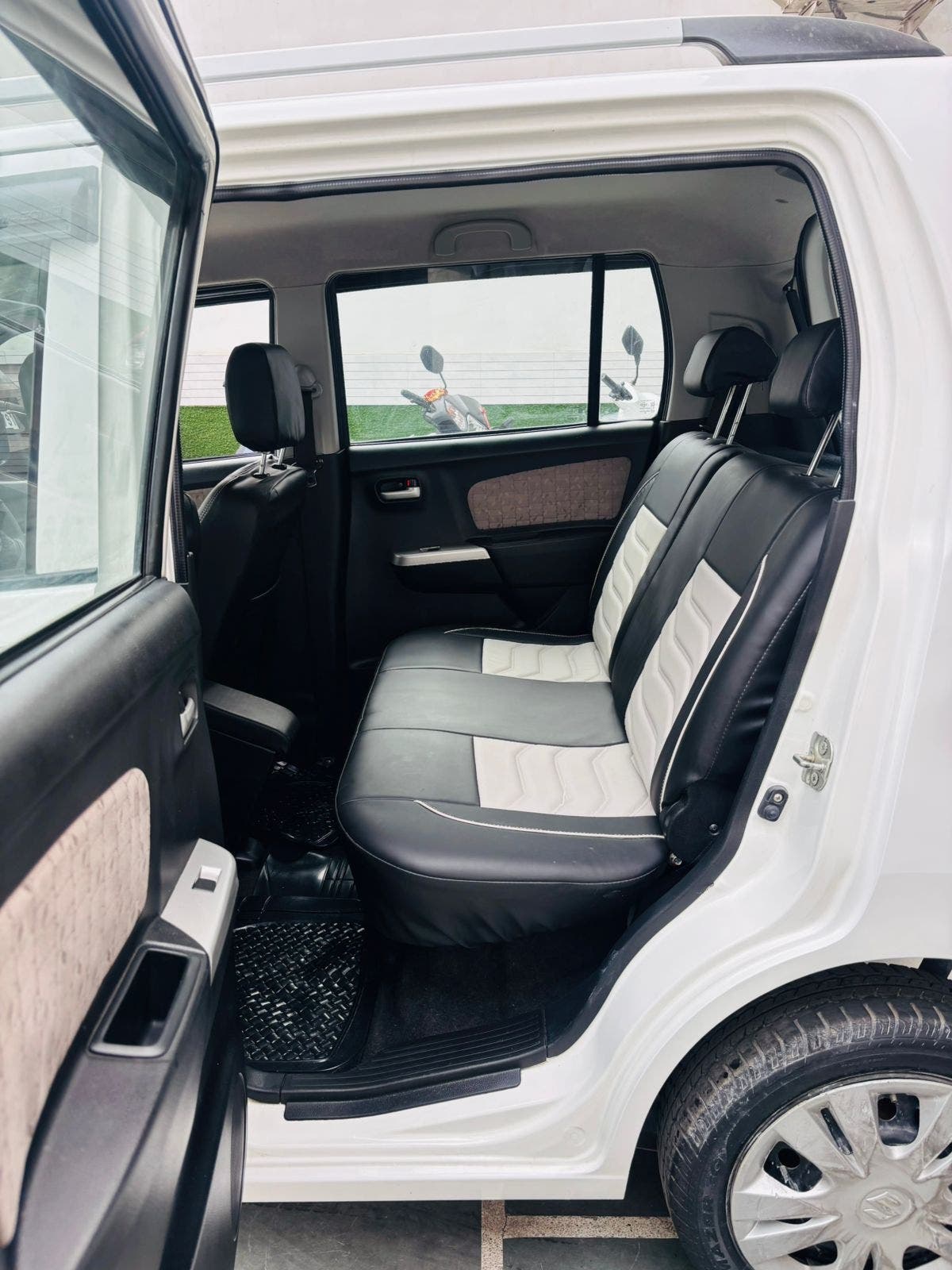 13,000 KMS MARUTI WAGONR VXI AUTOMATIC PETROL (2016)