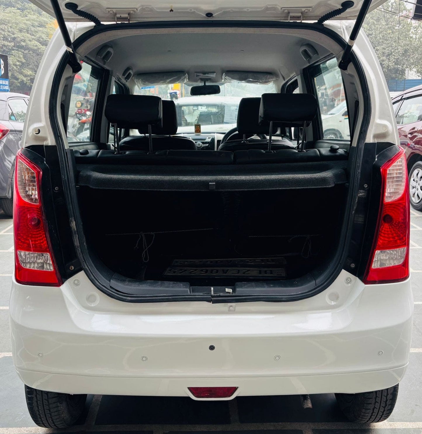 13,000 KMS MARUTI WAGONR VXI AUTOMATIC PETROL (2016)