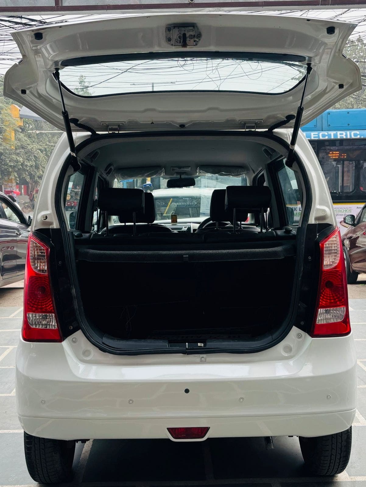 13,000 KMS MARUTI WAGONR VXI AUTOMATIC PETROL (2016)