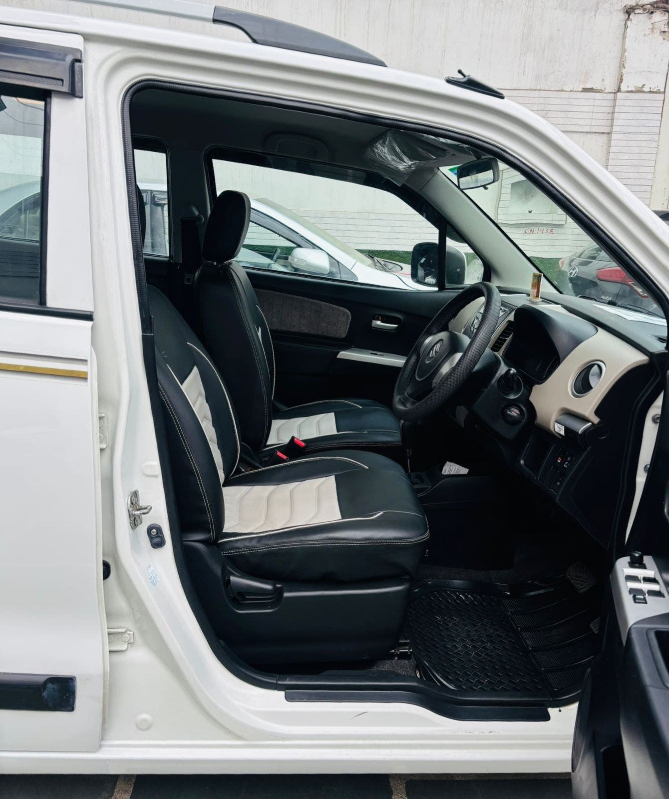 13,000 KMS MARUTI WAGONR VXI AUTOMATIC PETROL (2016)