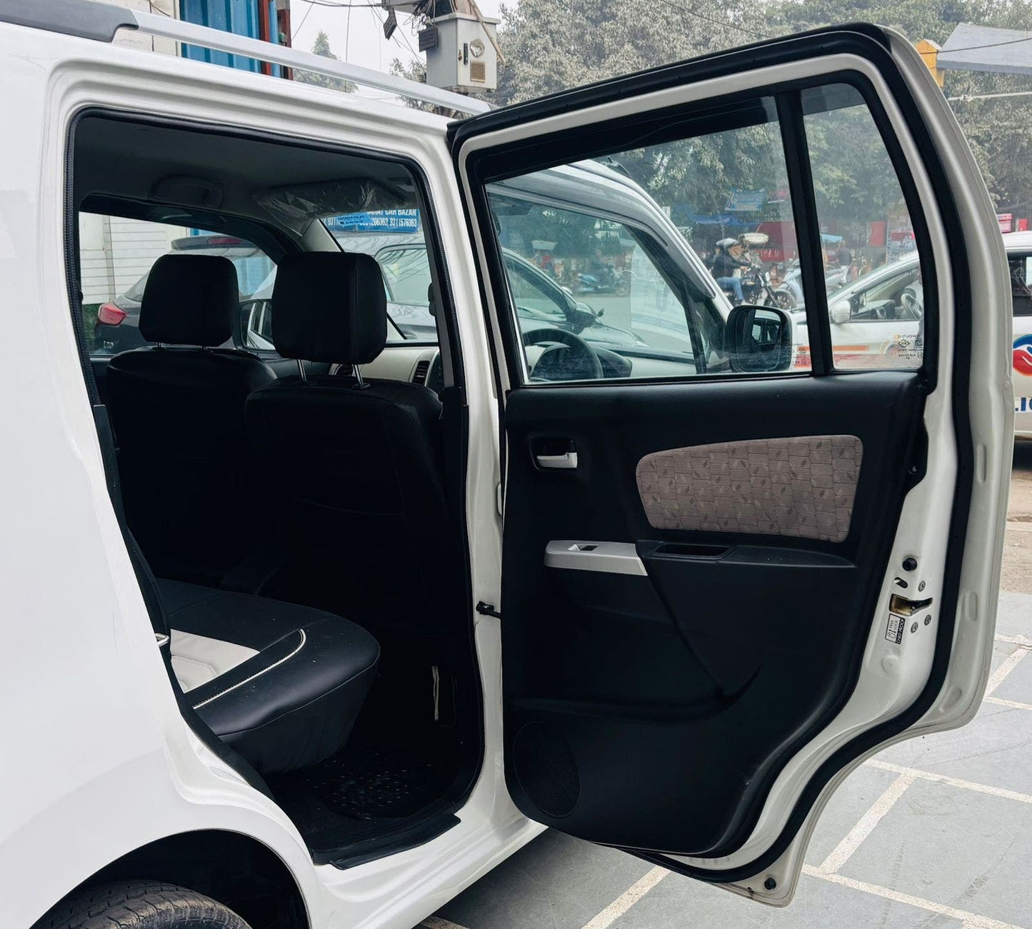 13,000 KMS MARUTI WAGONR VXI AUTOMATIC PETROL (2016)