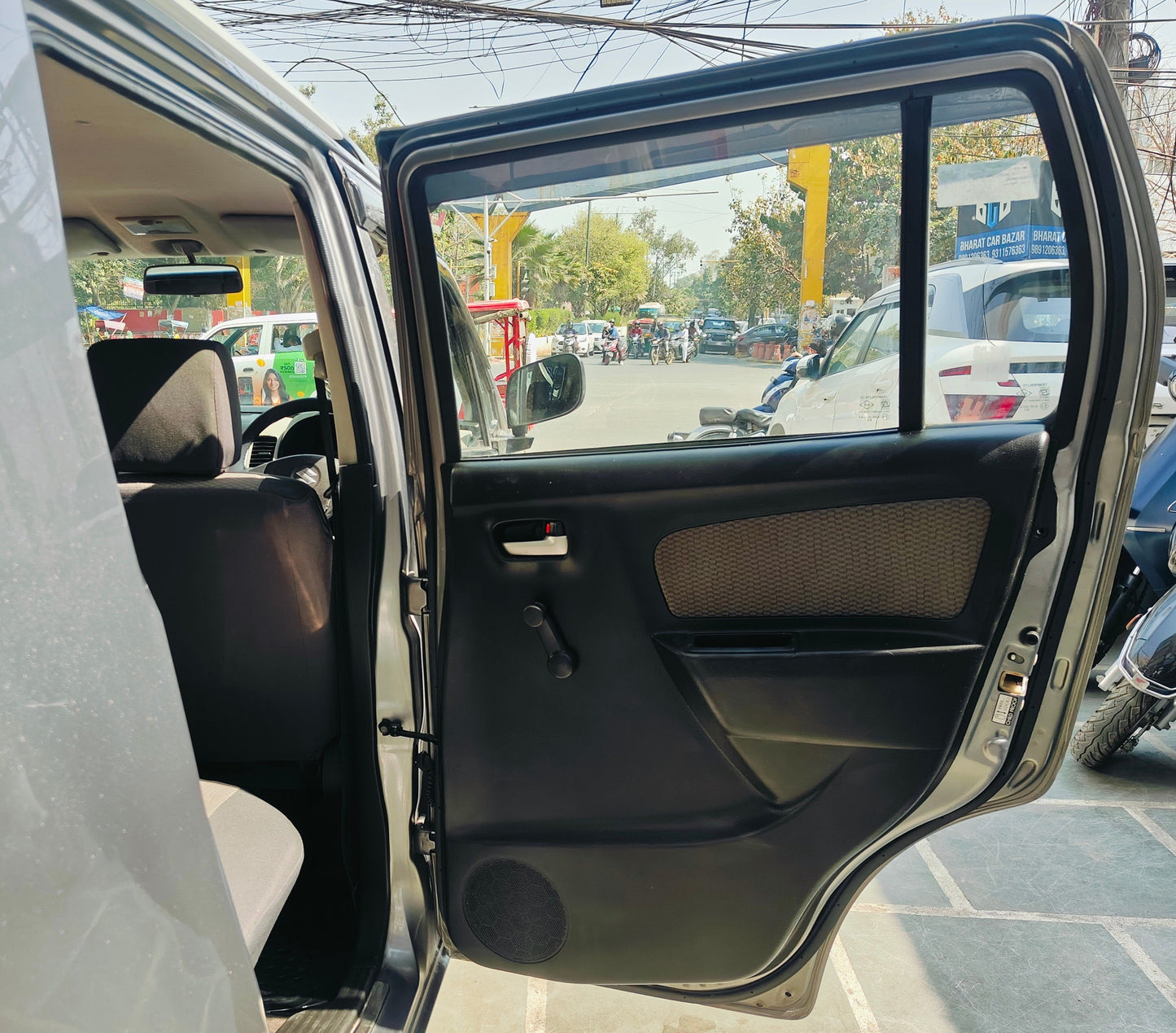 25,000 KMS MARUTI WAGONR LXI PETROL (2014)