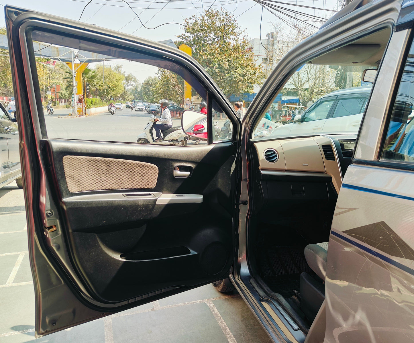 25,000 KMS MARUTI WAGONR LXI PETROL (2014)