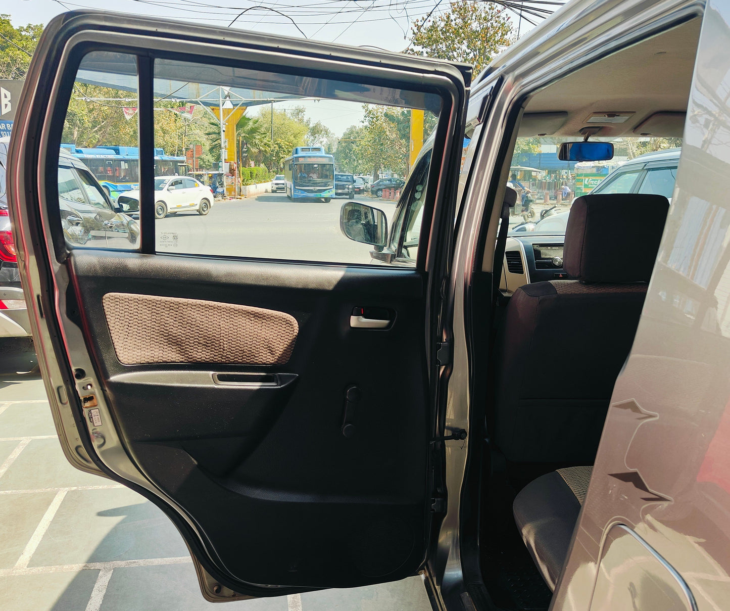 25,000 KMS MARUTI WAGONR LXI PETROL (2014)