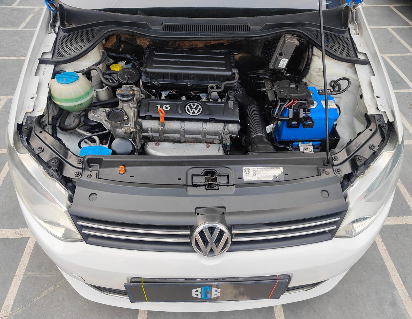 38,000 KMS VOLKSWAGEN VENTO MPI 1.6 PETROL (2010)