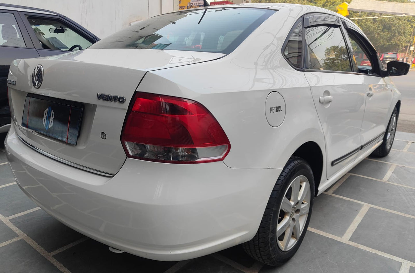 38,000 KMS VOLKSWAGEN VENTO MPI 1.6 PETROL (2010)