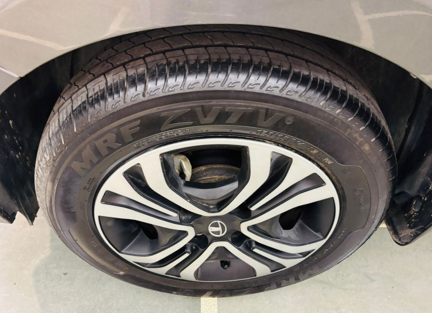 300 KMS TATA TIGOR XZ+ I-CNG (2023)