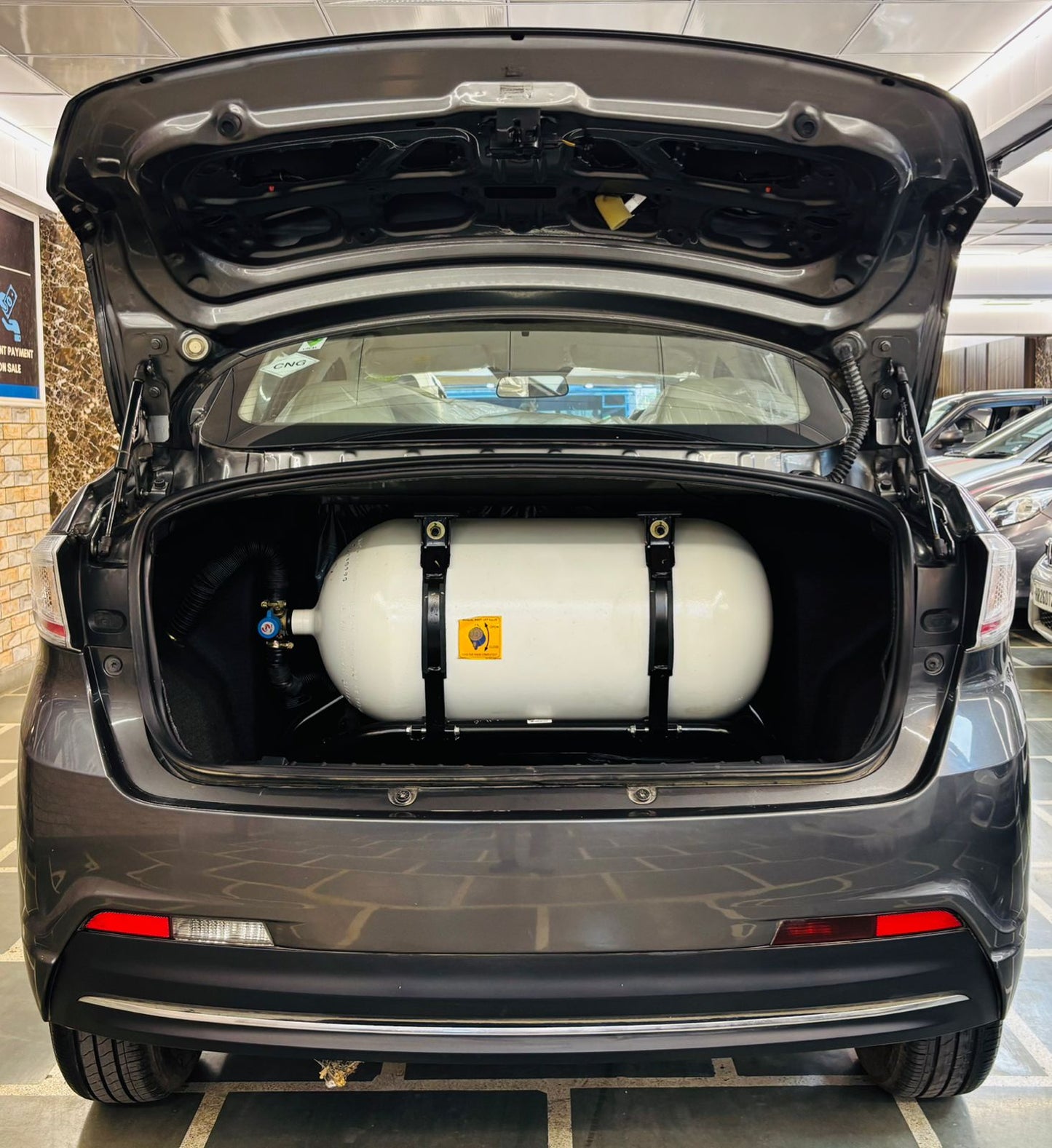 300 KMS TATA TIGOR XZ+ I-CNG (2023)