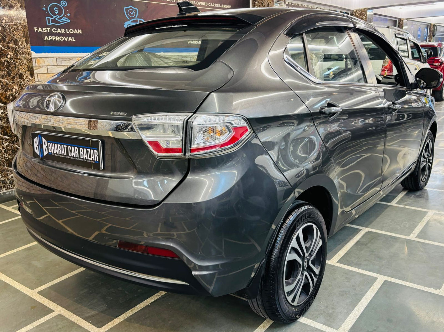 300 KMS TATA TIGOR XZ+ I-CNG (2023)