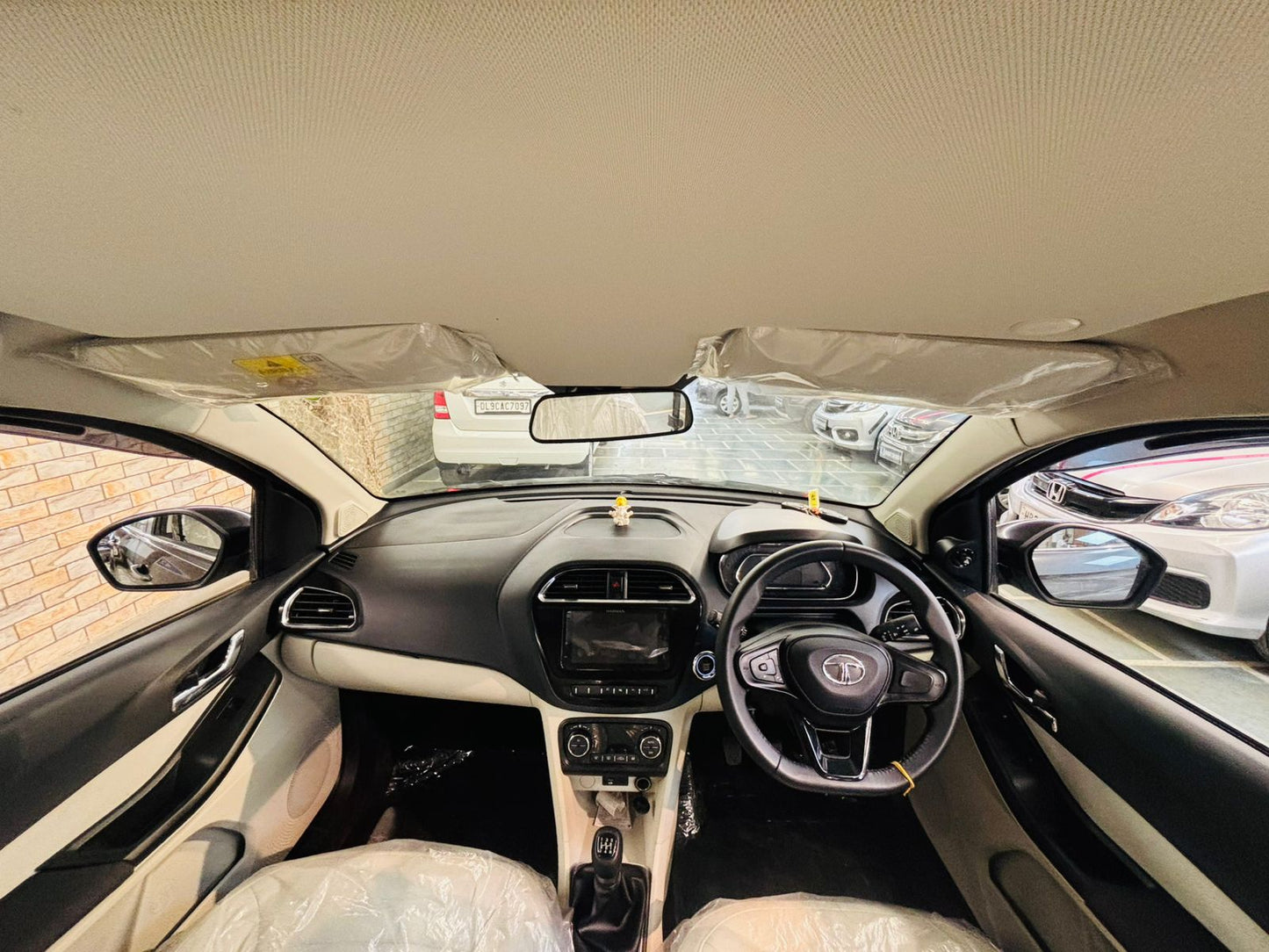 300 KMS TATA TIGOR XZ+ I-CNG (2023)