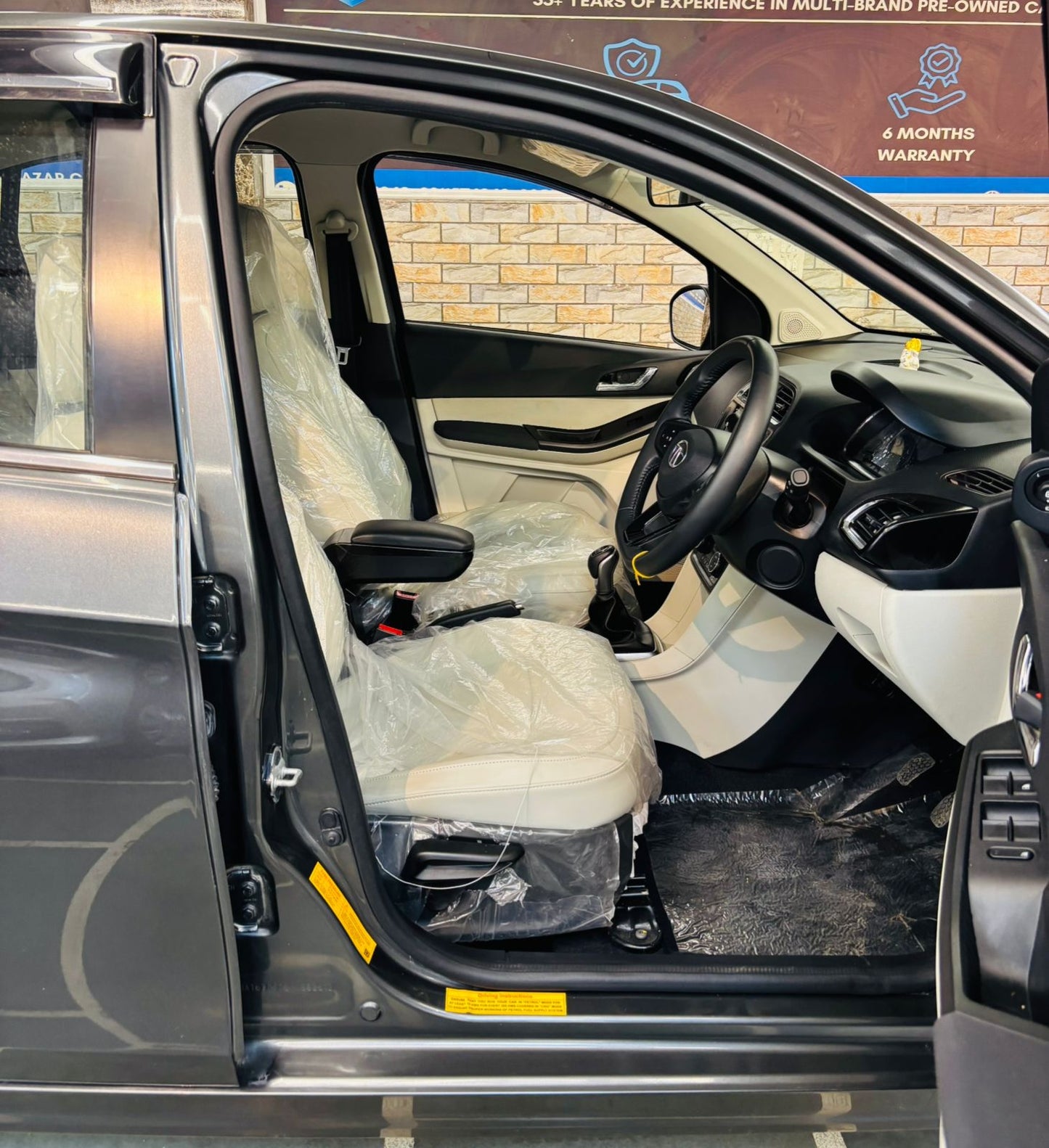 300 KMS TATA TIGOR XZ+ I-CNG (2023)