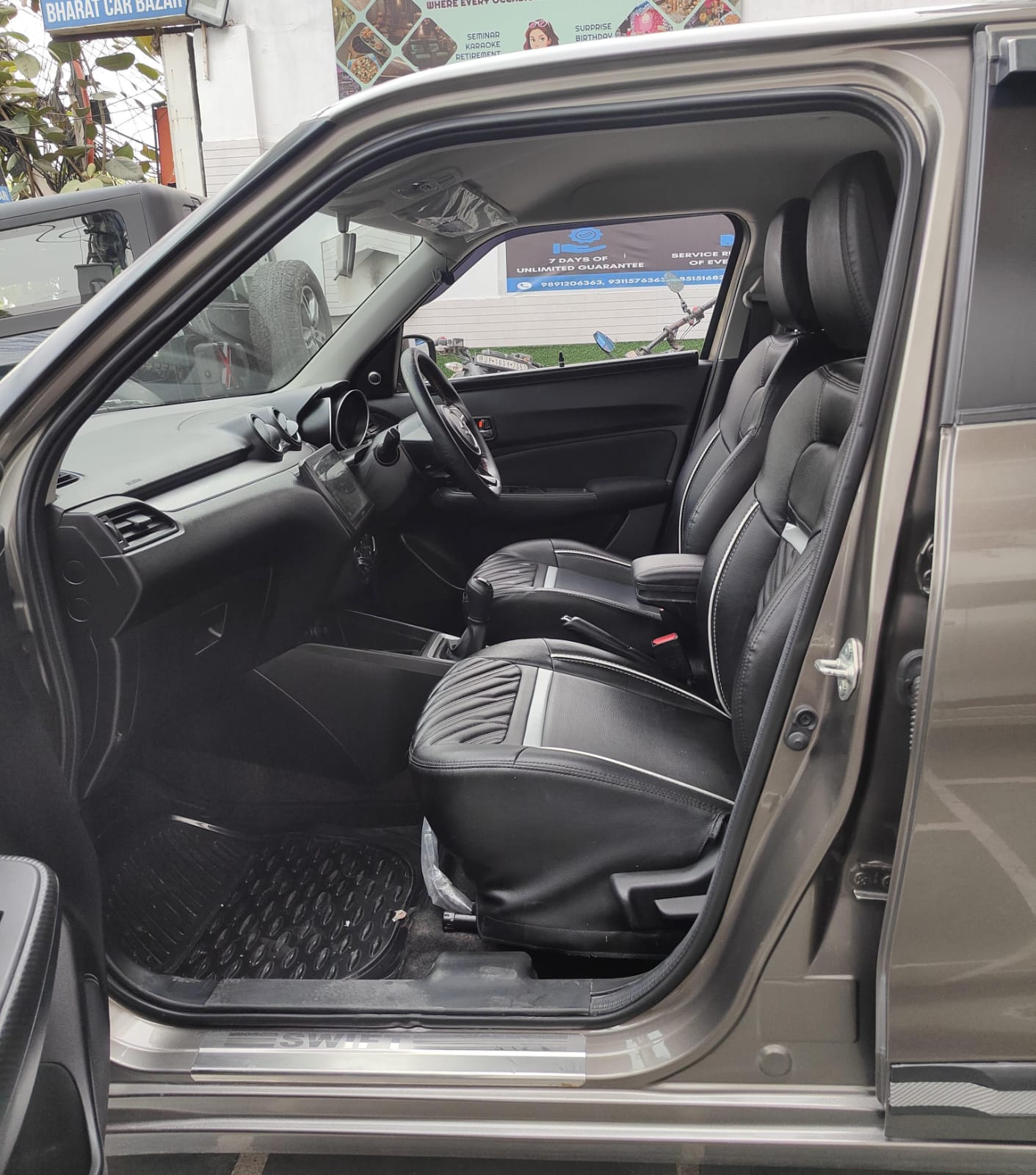 11,000 KMS MARUTI SWIFT VXI PETROL (2024)