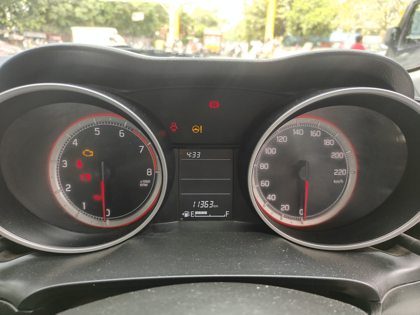 11,000 KMS MARUTI SWIFT VXI PETROL (2024)