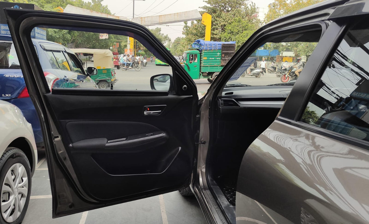 11,000 KMS MARUTI SWIFT VXI PETROL (2024)