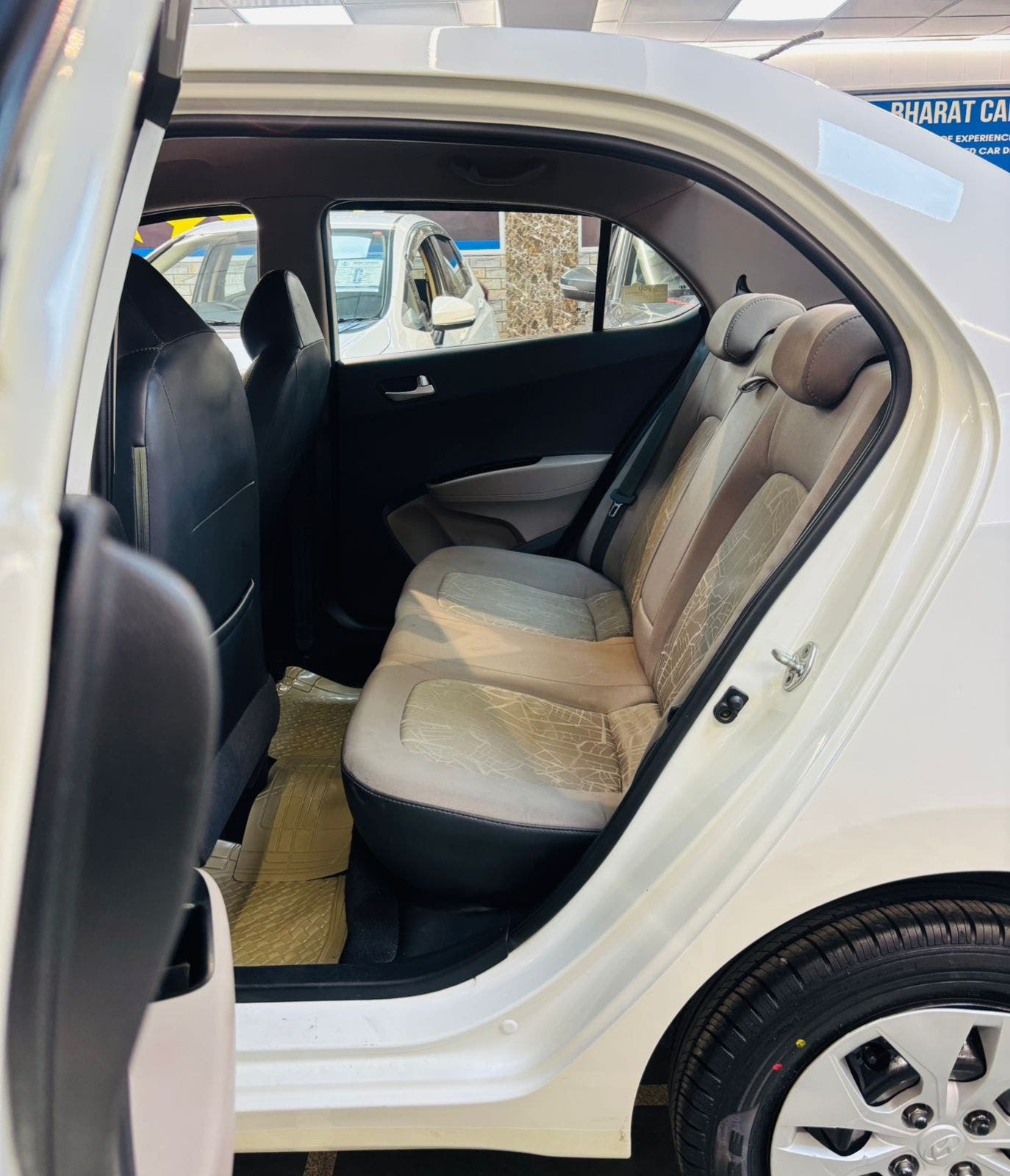 43,000 KMS HYUNDAI XCENT S PETROL (2015)