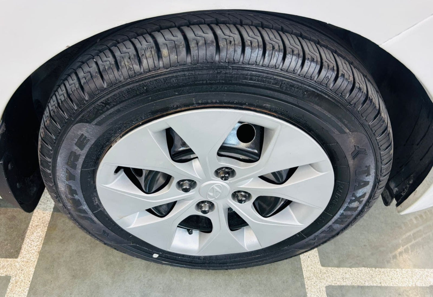 43,000 KMS HYUNDAI XCENT S PETROL (2015)