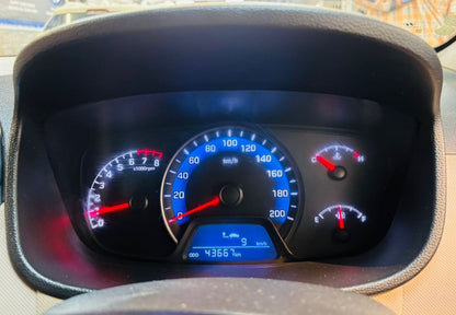 43,000 KMS HYUNDAI XCENT S PETROL (2015)