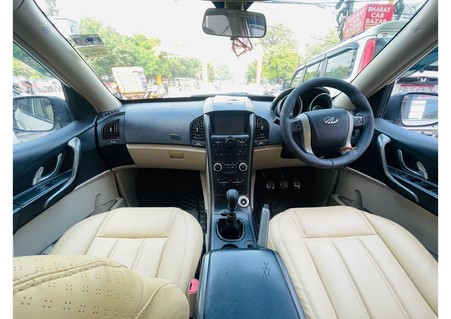 MAHINDRA XUV 500 W10 SUNROOF DIESEL (2016)