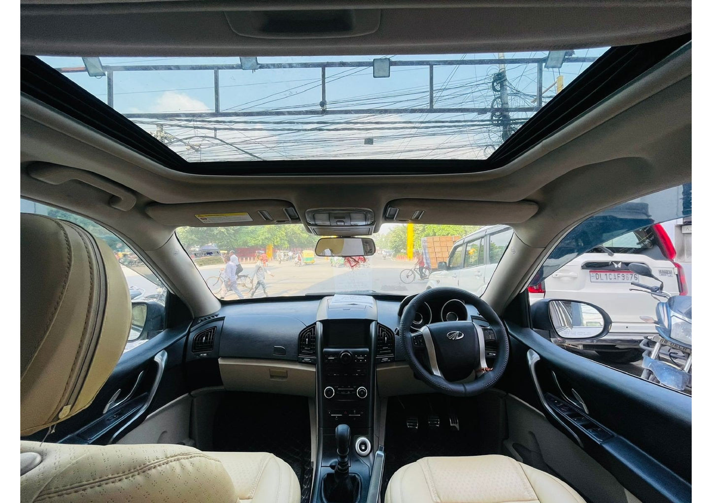 MAHINDRA XUV 500 W10 SUNROOF DIESEL (2016)