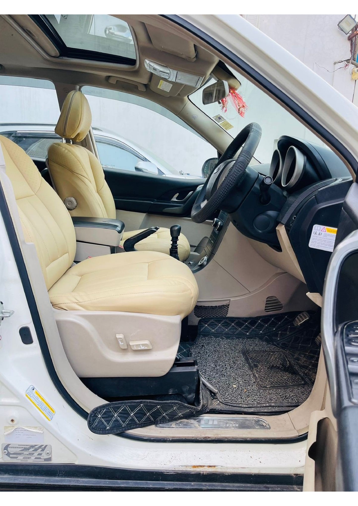 MAHINDRA XUV 500 W10 SUNROOF DIESEL (2016)