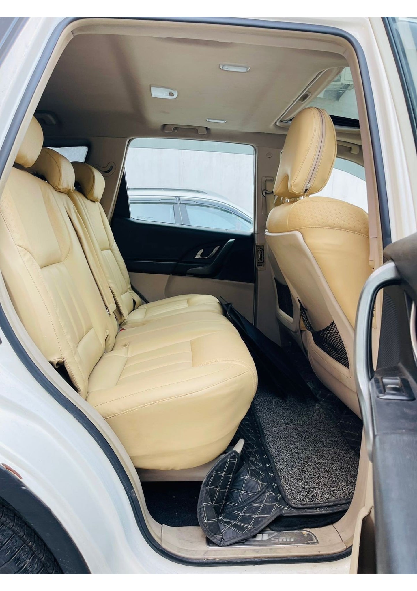 MAHINDRA XUV 500 W10 SUNROOF DIESEL (2016)