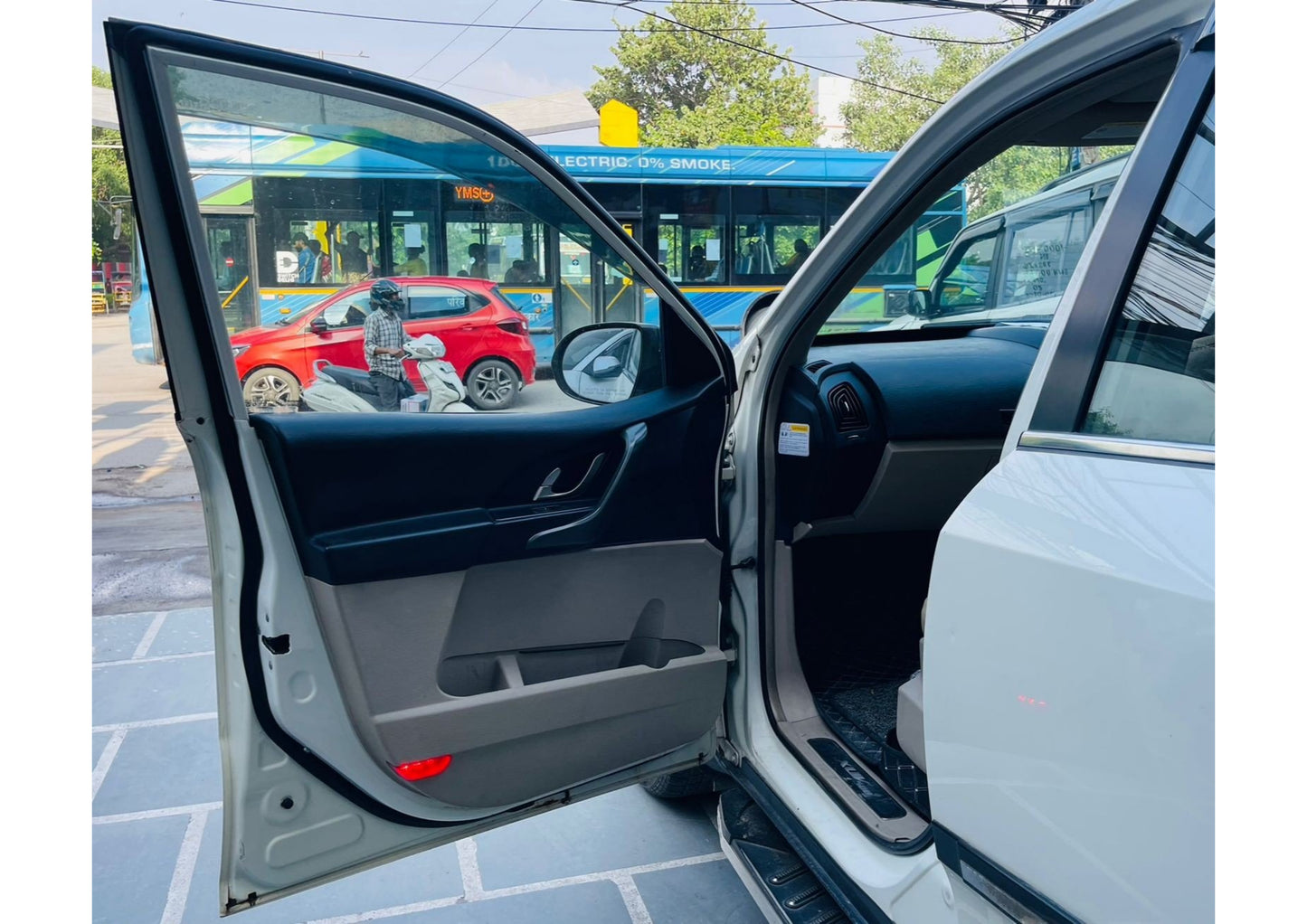 MAHINDRA XUV 500 W10 SUNROOF DIESEL (2016)