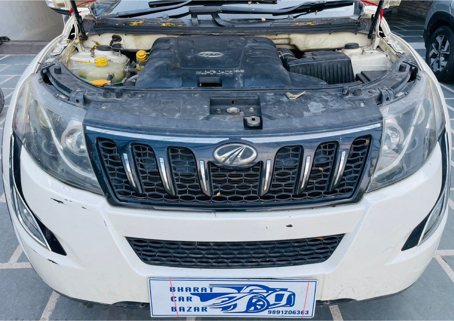 MAHINDRA XUV 500 W10 SUNROOF DIESEL (2016)