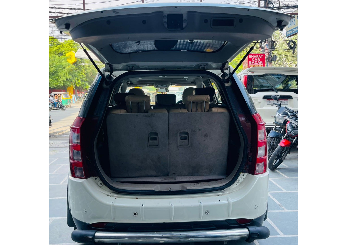 MAHINDRA XUV 500 W10 SUNROOF DIESEL (2016)