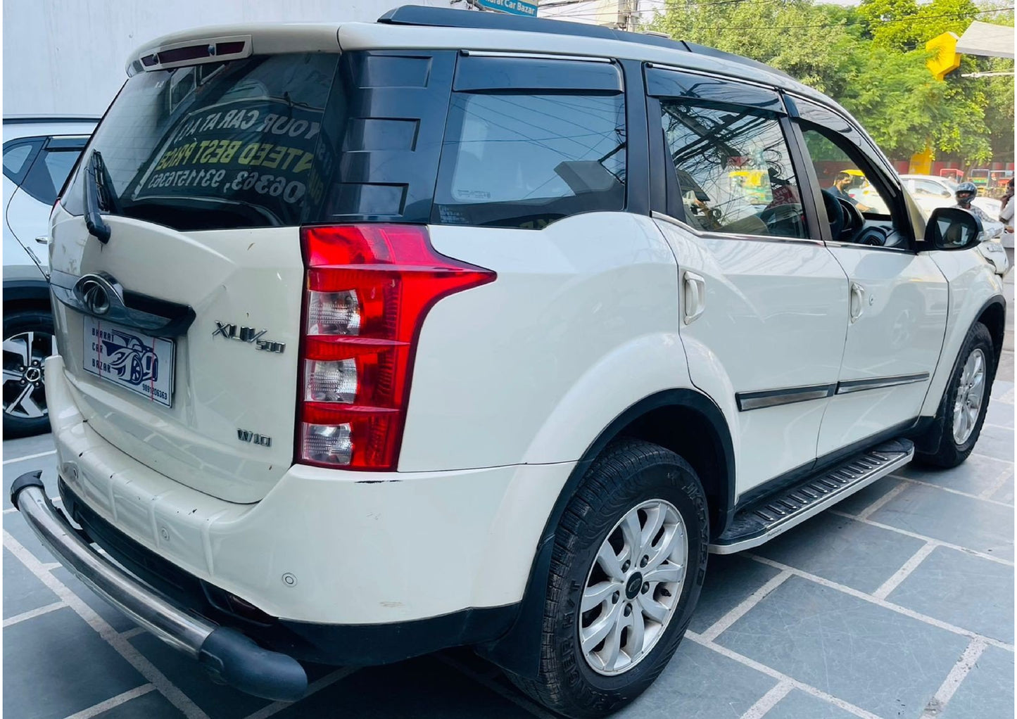 MAHINDRA XUV 500 W10 SUNROOF DIESEL (2016)