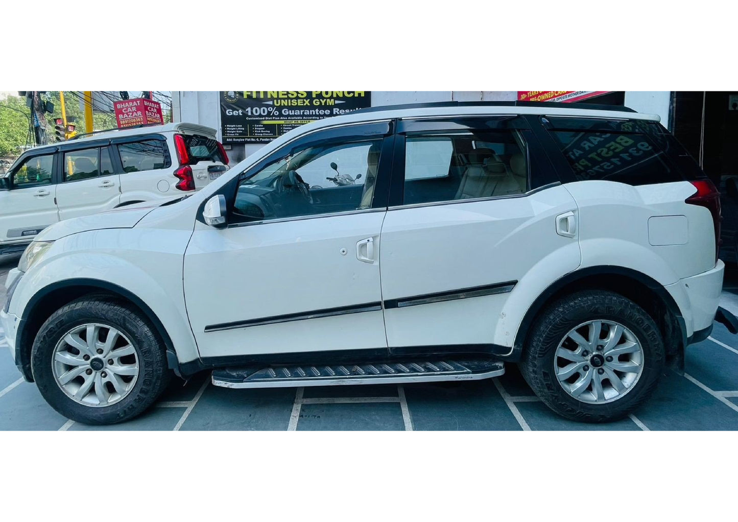 MAHINDRA XUV 500 W10 SUNROOF DIESEL (2016)