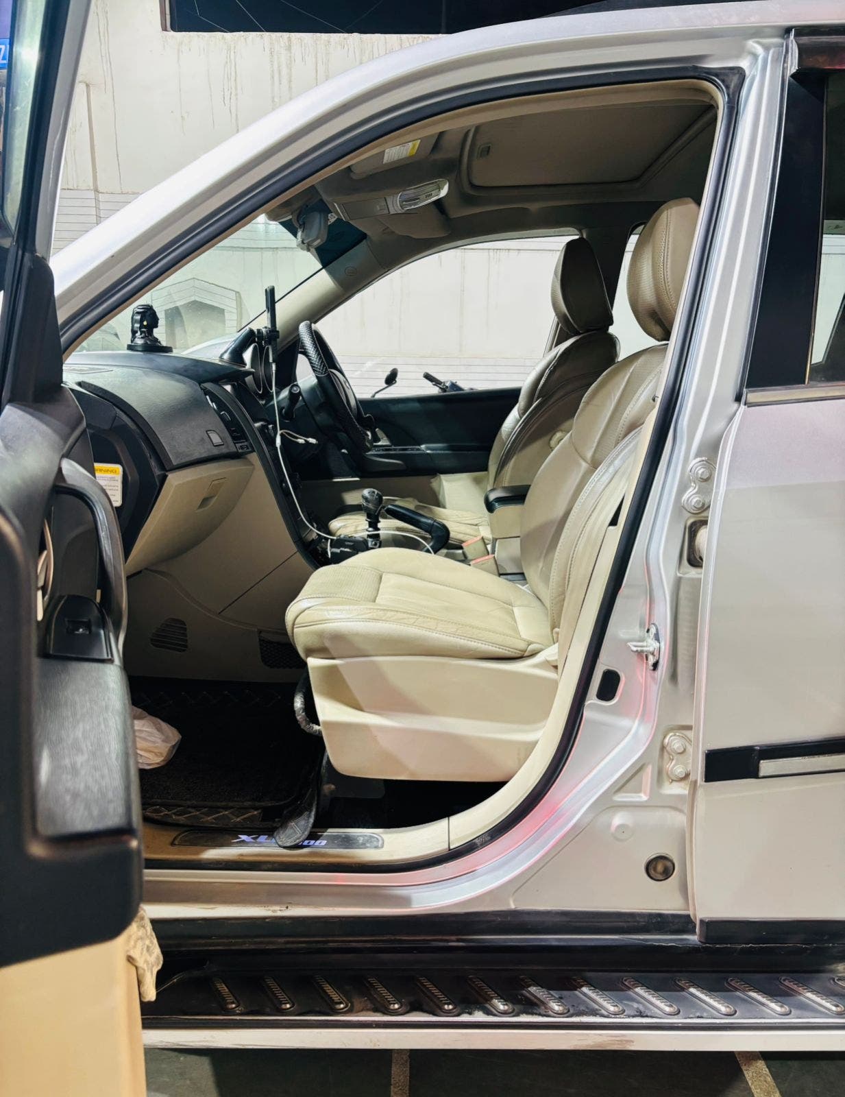 MAHINDRA XUV W10 DIESEL (2016)