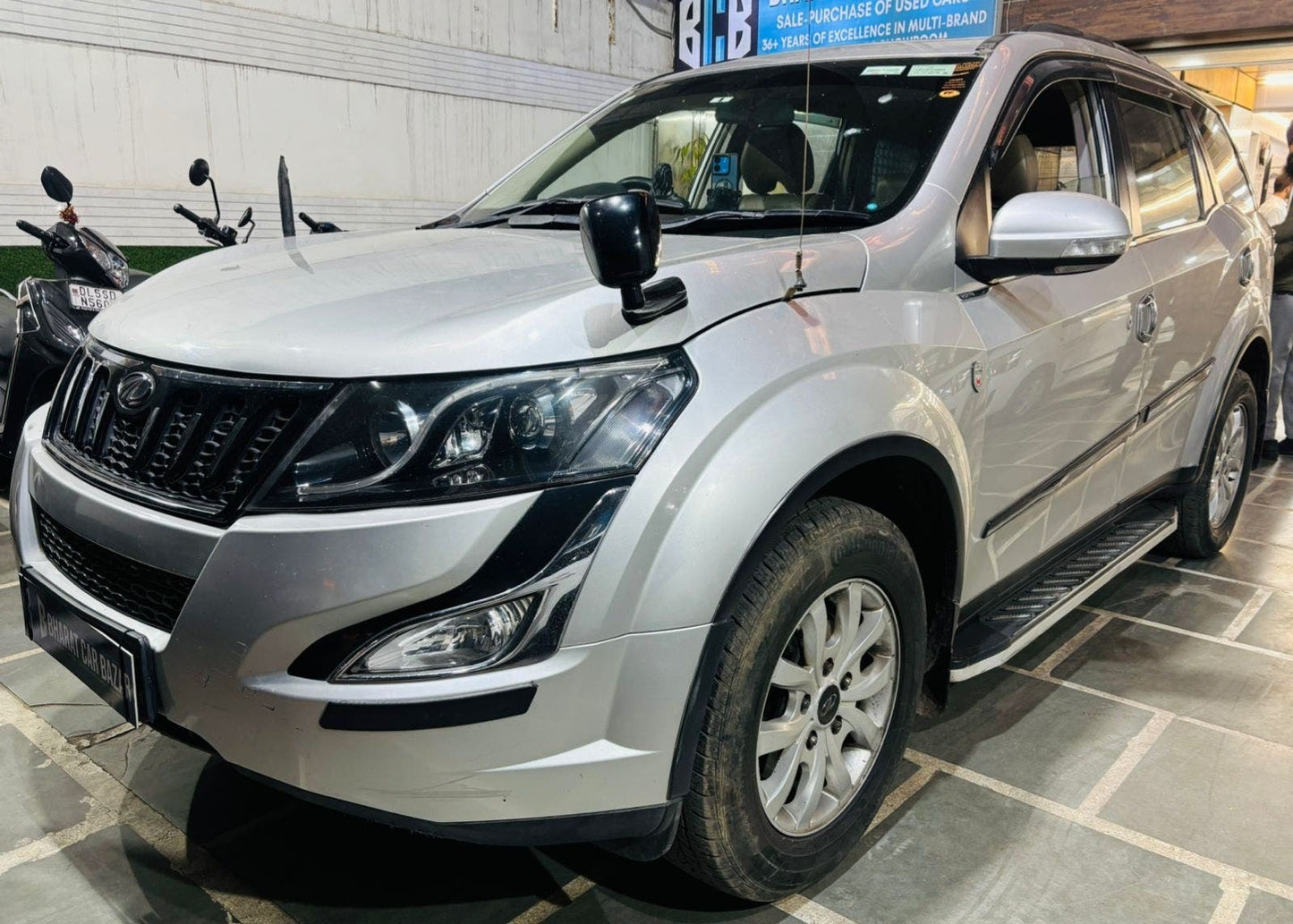 MAHINDRA XUV W10 DIESEL (2016)