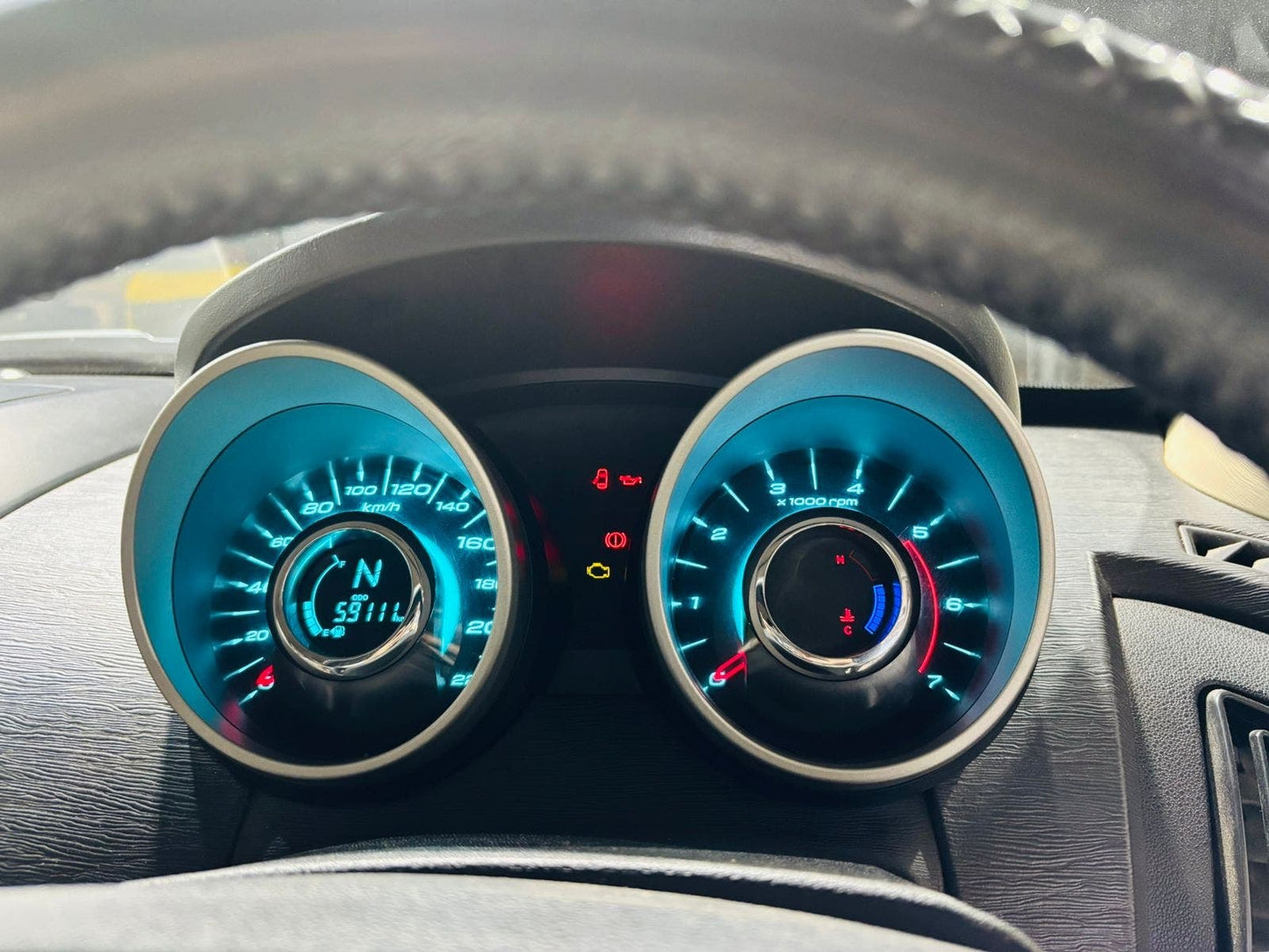 MAHINDRA XUV W10 DIESEL (2016)