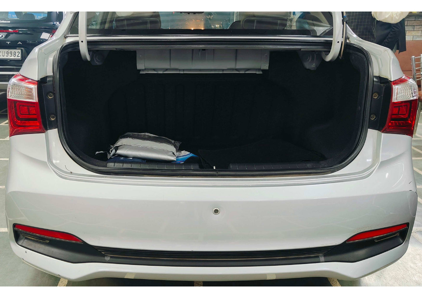 8,000 KMS HYUNDAI XCENT E+ PETROL (2017)