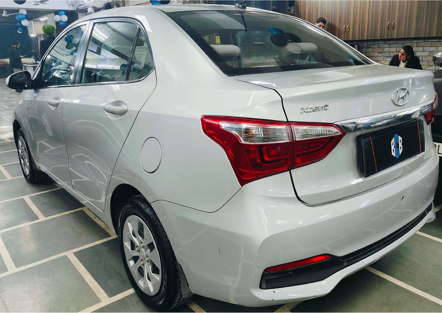 8,000 KMS HYUNDAI XCENT E+ PETROL (2017)