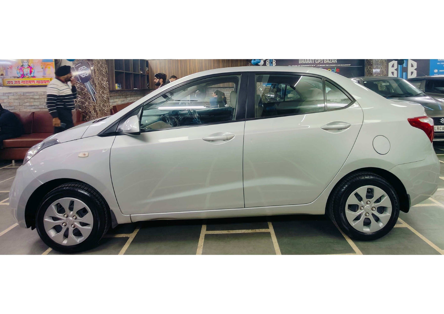 8,000 KMS HYUNDAI XCENT E+ PETROL (2017)