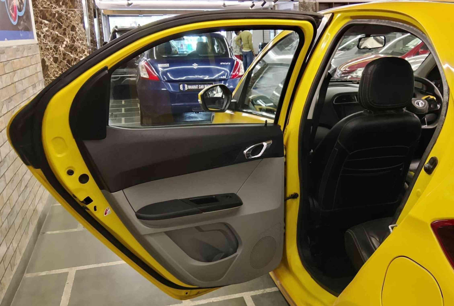 TATA TIAGO XZ 1.2 PETROL (2020)