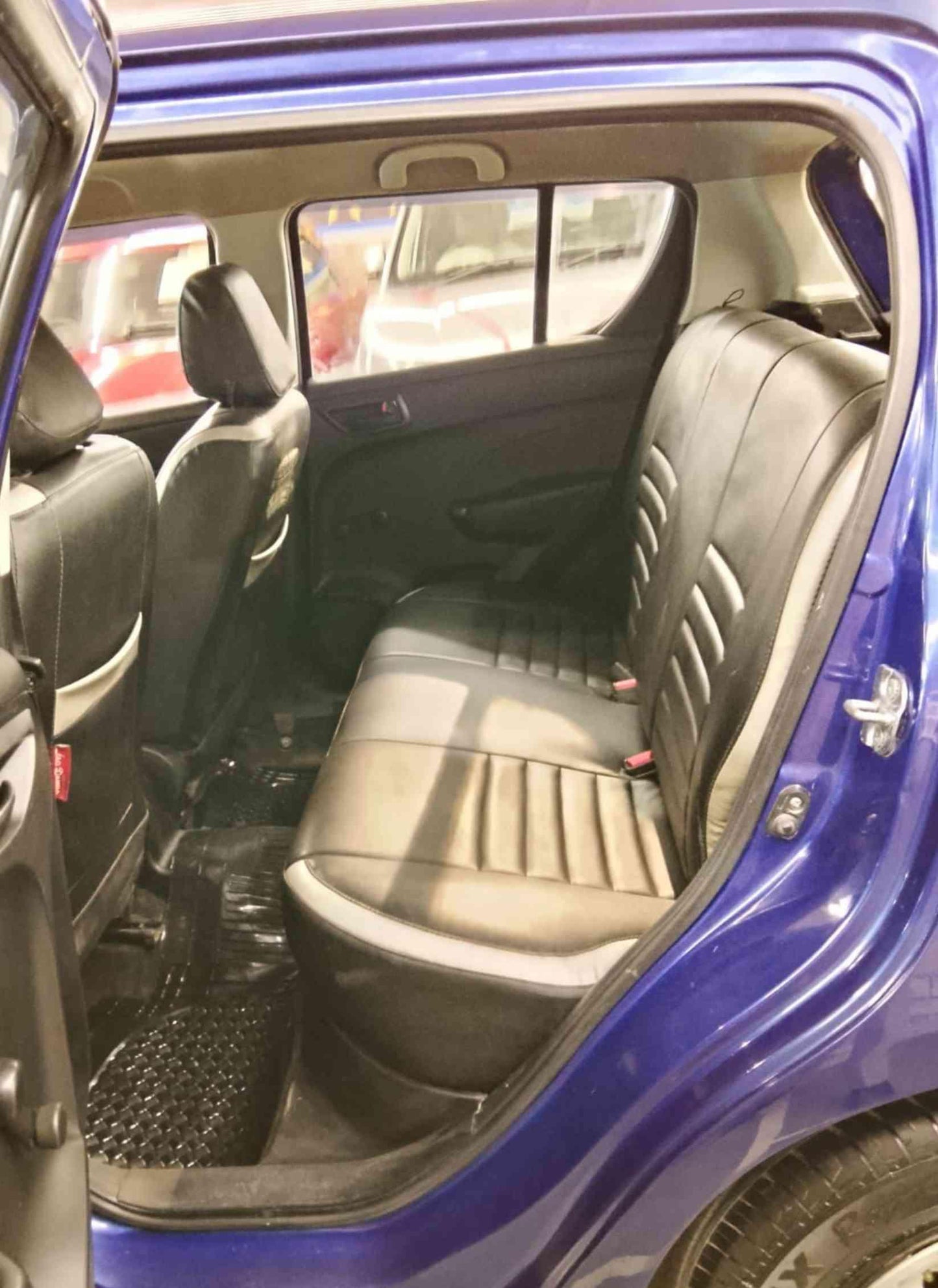MARUTI SWIFT LXI PETROL (2012)
