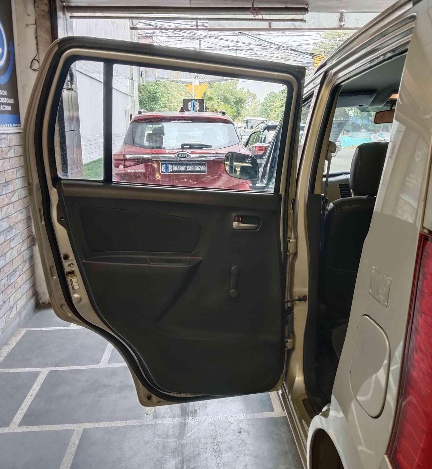 32,000 KMS MARUTI WAGONR LXI GREEN CNG (2011)