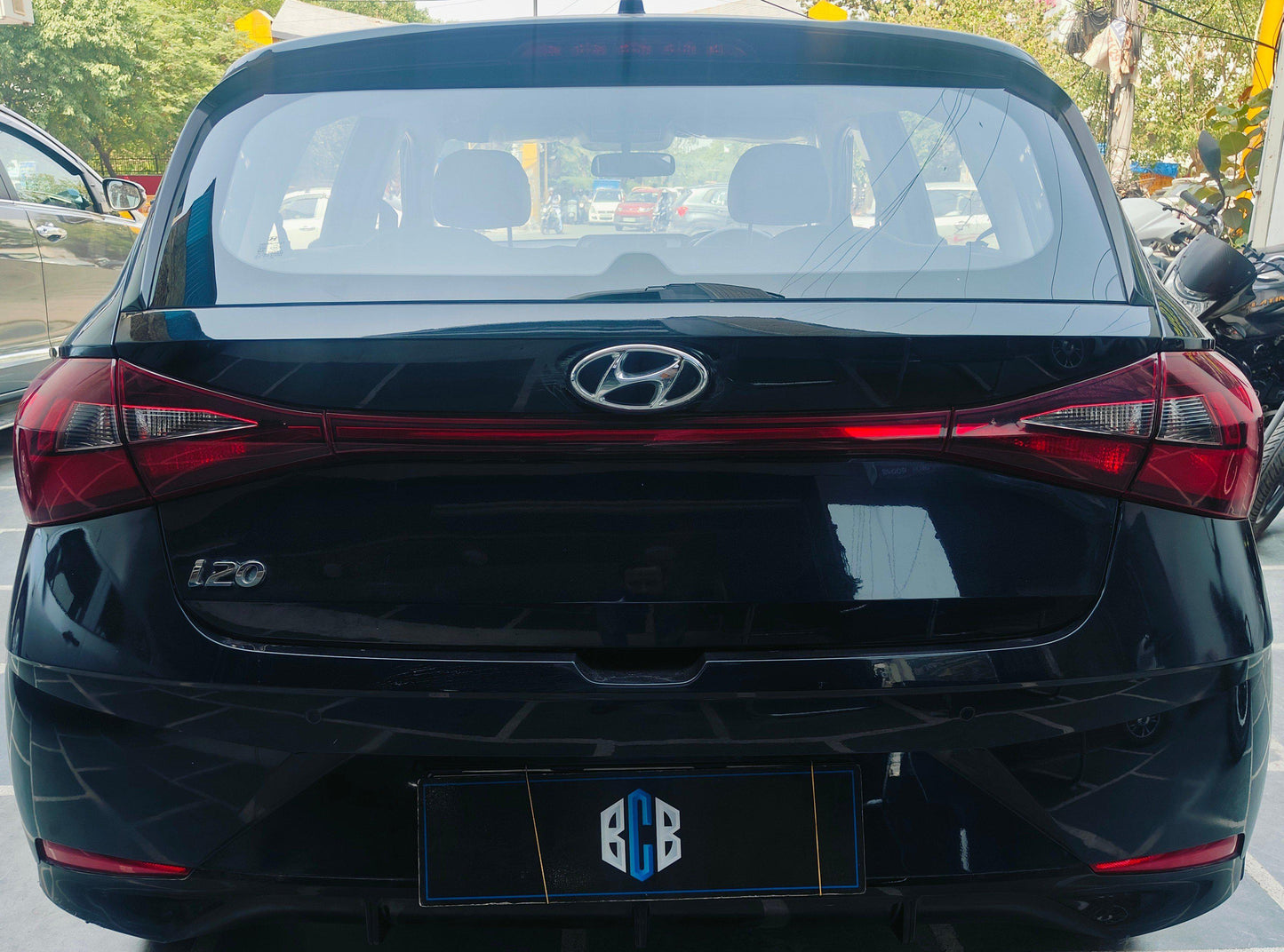 8600 KMS HYUNDAI I20 MAGNA PETROL (2021)
