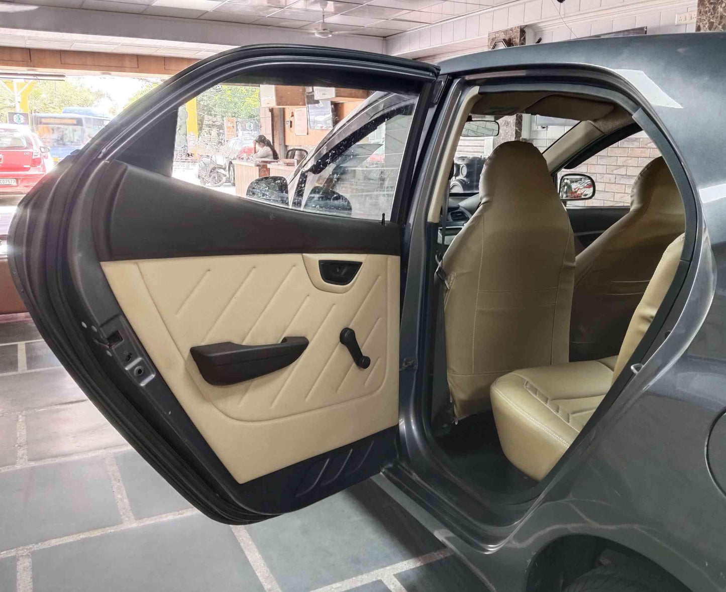 34000 KMS HYUNDAI EON MAGNA+ PETROL ( 2018)