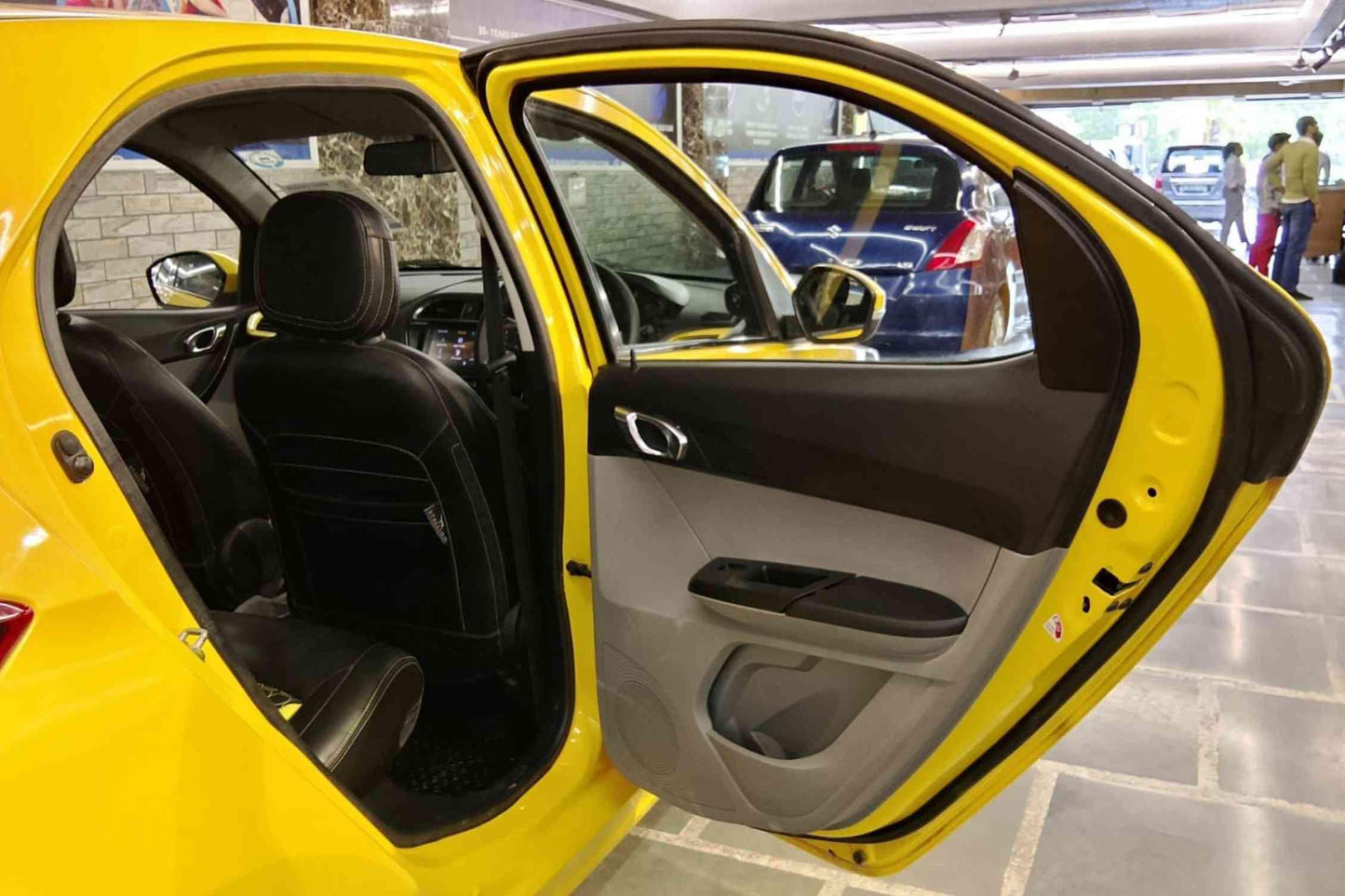 TATA TIAGO XZ 1.2 PETROL (2020)