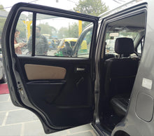Load image into Gallery viewer, 40,000 KMS MARUTI WAGONR LXI GREEN CNG (2018)
