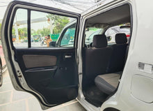 Load image into Gallery viewer, MARUTI WAGONR LXI GREEN [2014]
