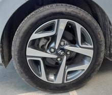 Load image into Gallery viewer, 12,000 KMS ONLY HYUNDAI AURA 1.2 SX O MT PETROL (2020)
