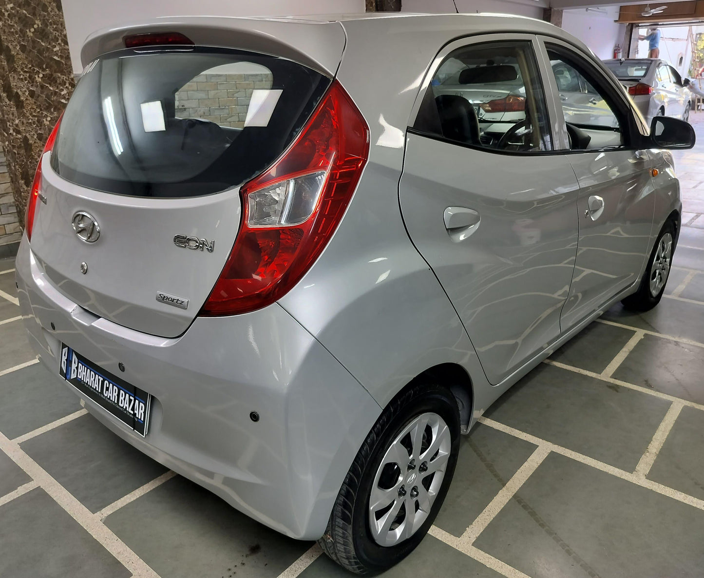 17,000 KMS HYUNDAI EON SPORTZ PETROL (2015)